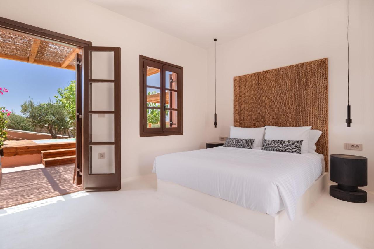 Akre - Designed For Adults 4*