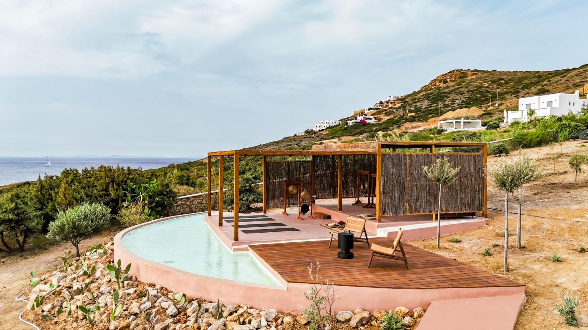 Akre - Designed For Adults 4*